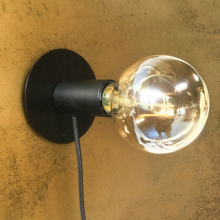 Magnetic lamp from Groovy Magnets