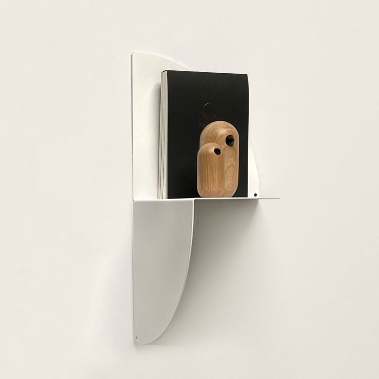 Stylish magnetic wall shelf / wall module from Groovy Magnets