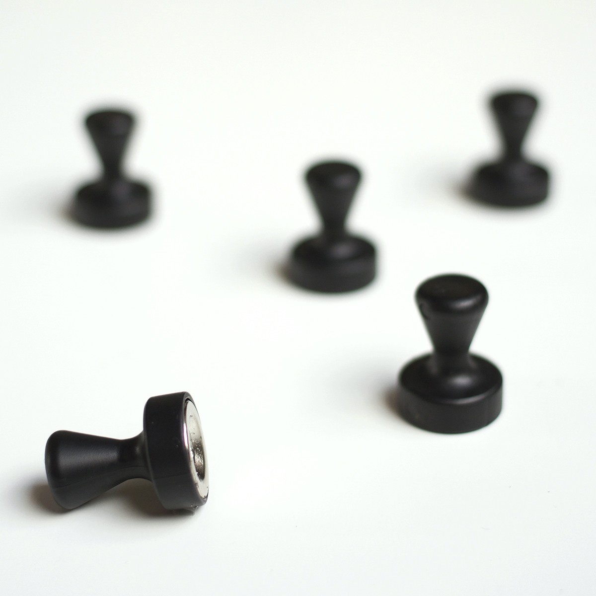 Pawn magnets black / Groovy Magnets