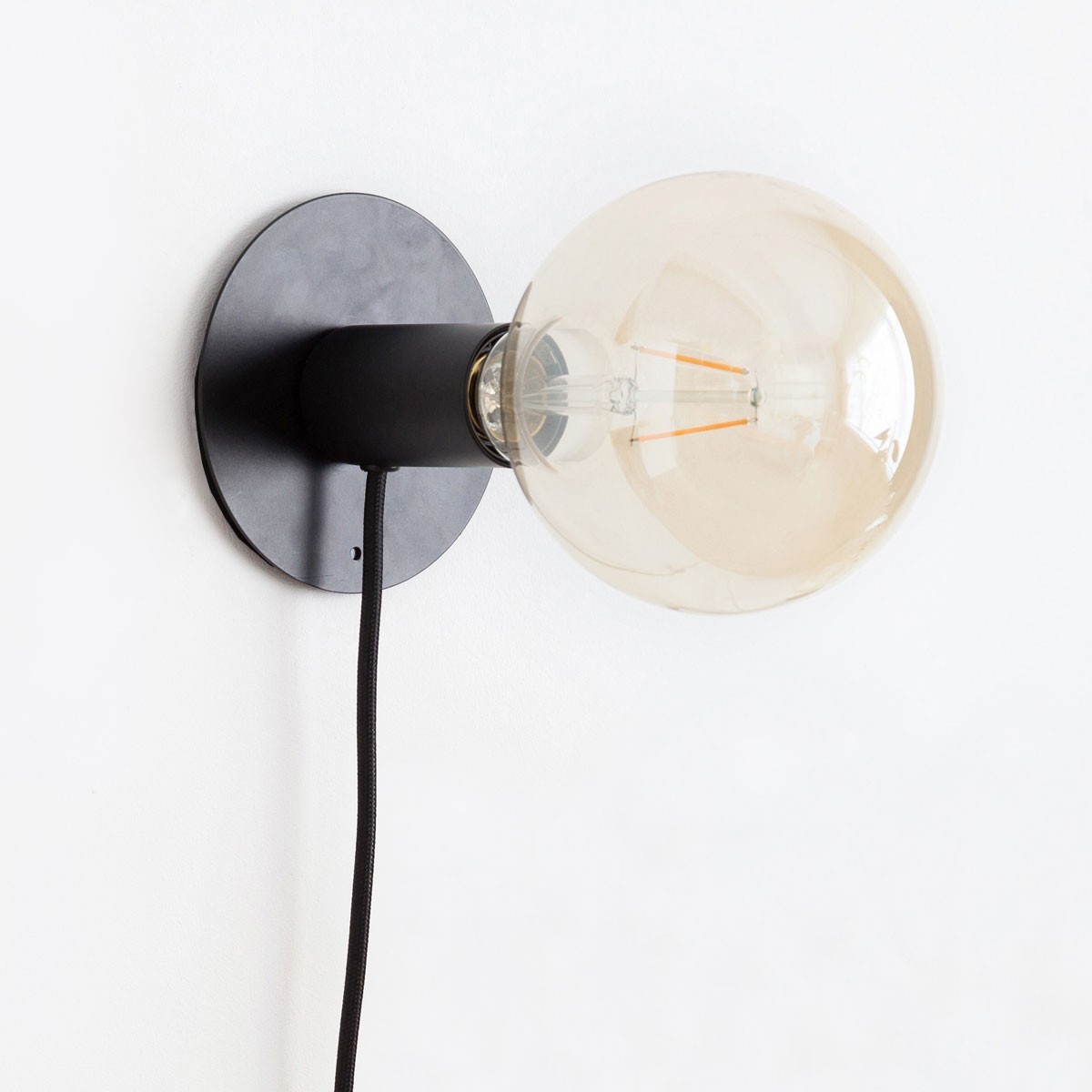 Magnetic lamp from Groovy Magnets