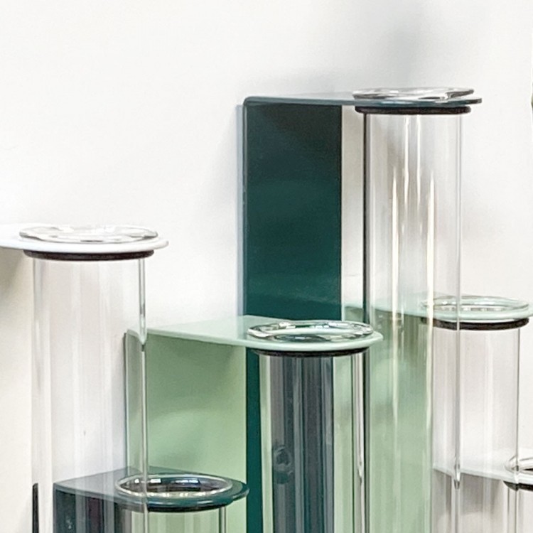 Magnetische Blumenvase aus Glas von Groovy Magnets