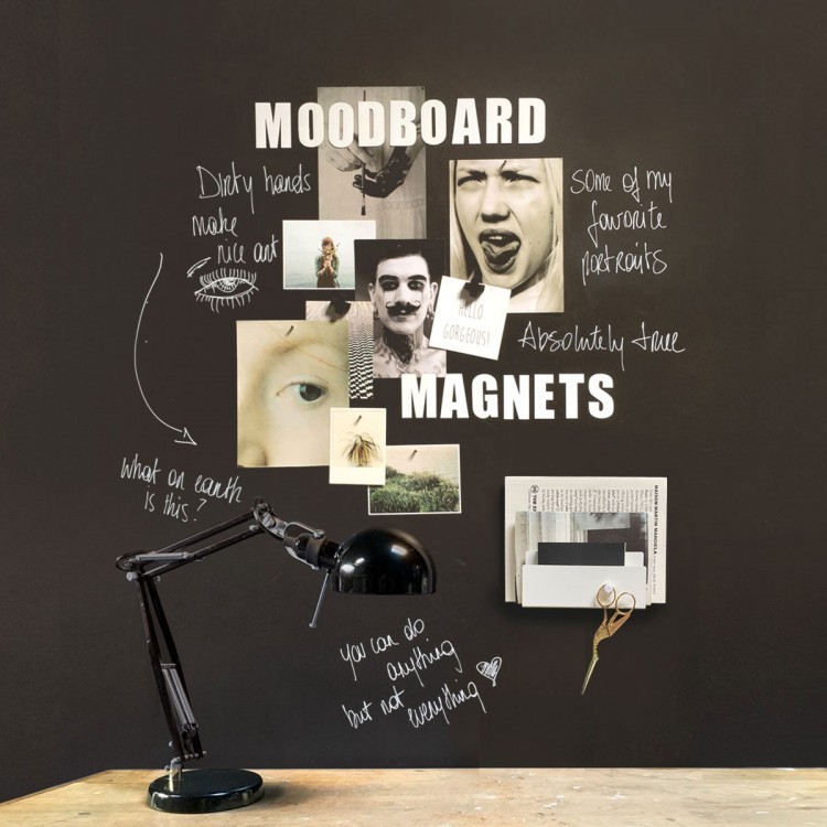 Aren't some magazine and book covers just begging to be diplayed? This magnetic magazine holder from