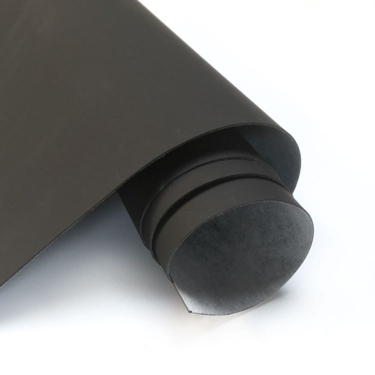 Papier peint magnétique 'tableau noir' extra adhésive / Groovy Magnets