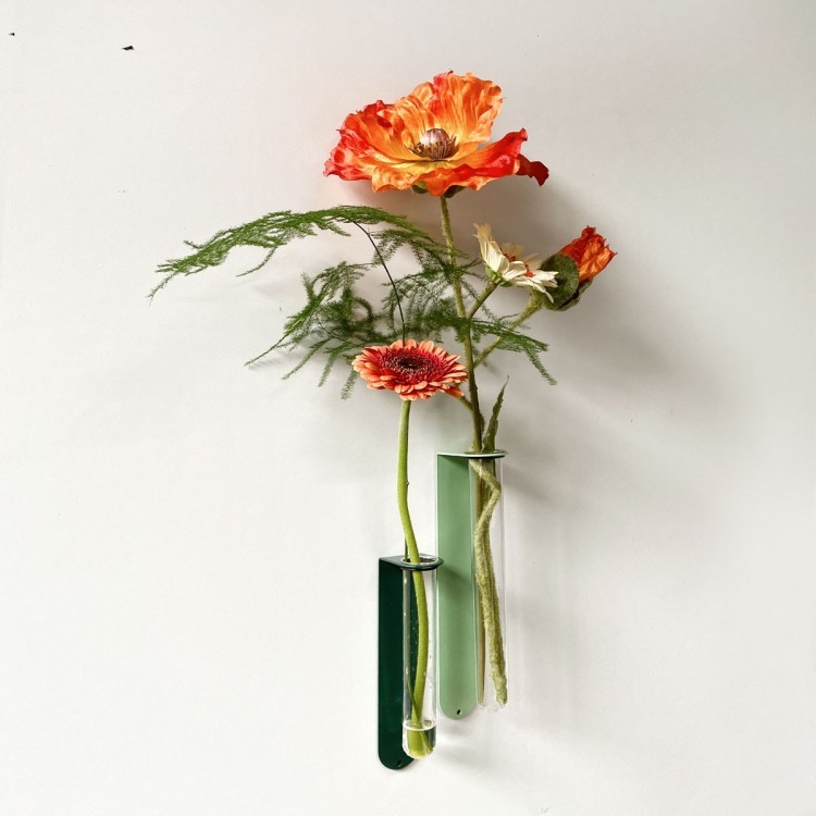 Magnetische Blumenvase aus Glas von Groovy Magnets